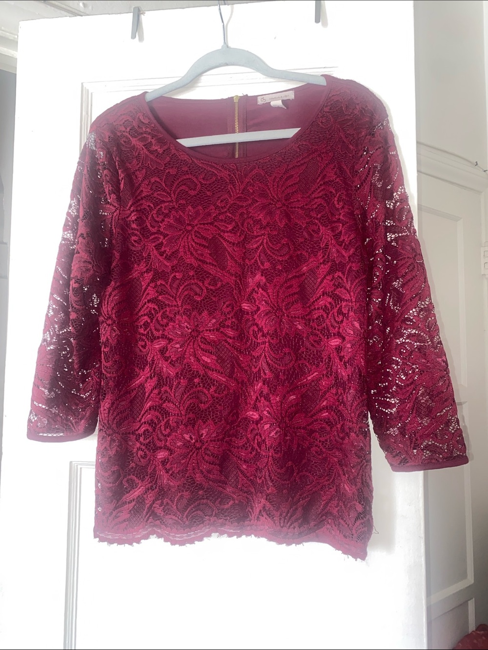 CB established 1962 Beautiful Women's Lace Overlay Top in Burgundy Size M